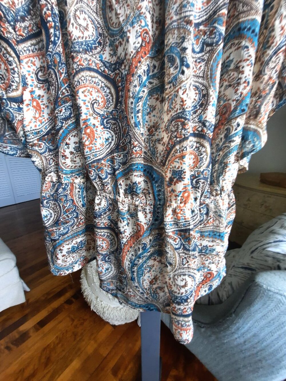 Sheer paisley blouse, w. flutter sleeves and elasticized waist, Denver Hayes - Picture 4 of 6